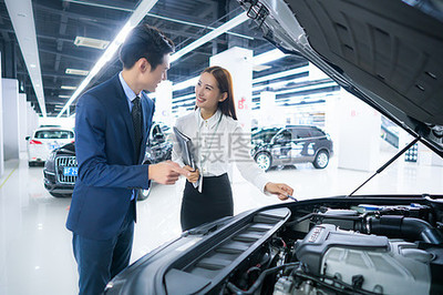 汽車(chē)銷(xiāo)售服務(wù)人員的專(zhuān)業(yè)介紹技巧