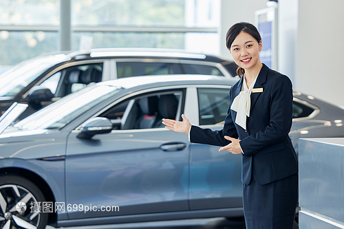 塑造專業(yè)與親和力并存的女性汽車銷售導購員形象